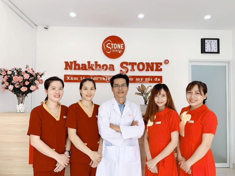 Đội ngũ bác sĩ tại nha khoa STONE