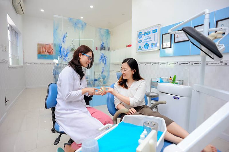 Nha khoa Tâm Đức 4u Dental luôn tận tình thăm khám bệnh nhân